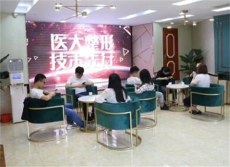 四医大口腔医院价目表明细发布，医院口碑评价！