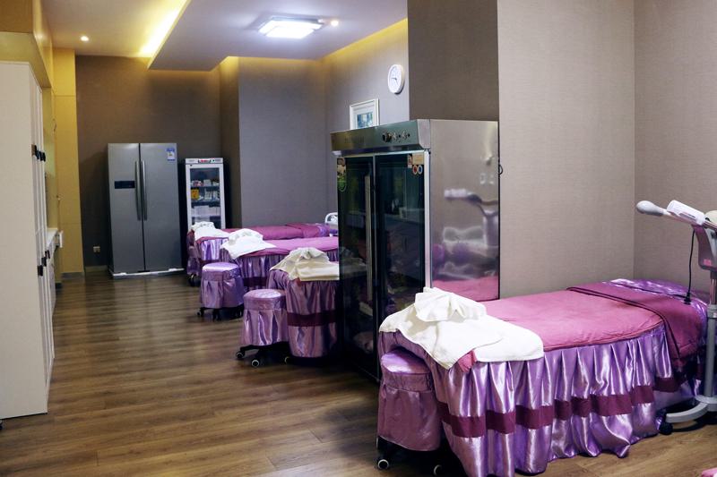 成都铜雀台医学美容医院假体隆鼻修复技术怎么样？专业医生团