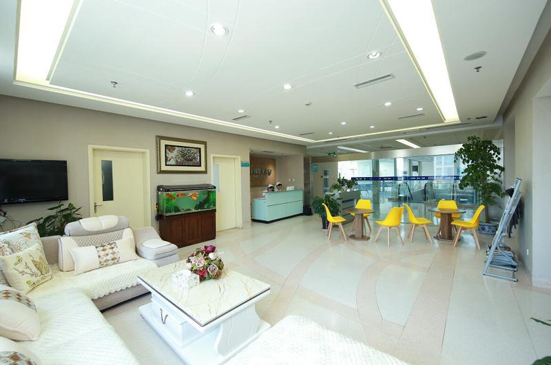 成都西区医院医疗美容做自体真皮隆鼻技术怎么样？医生团队与