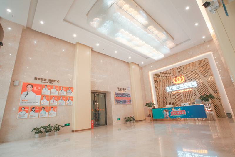 南宁轮廓塑形医院哪家好？东方、爱思特、黄振强等医院深度解